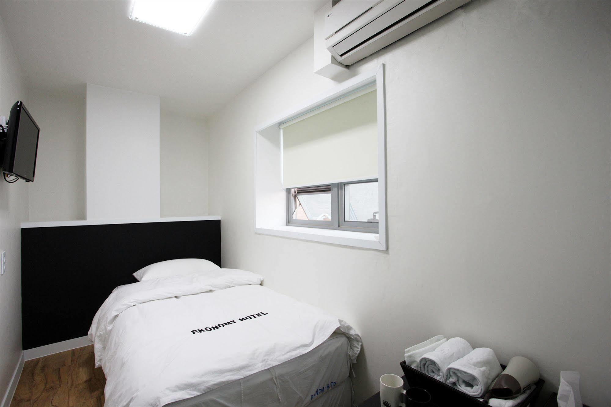 Ekonomy Hotel Myeongdong Central Seoul Eksteriør bilde