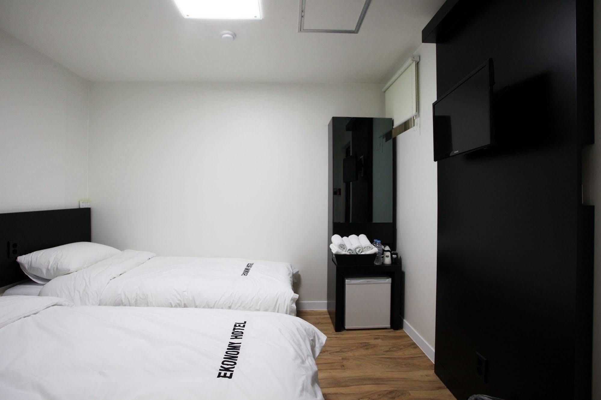Ekonomy Hotel Myeongdong Central Seoul Eksteriør bilde